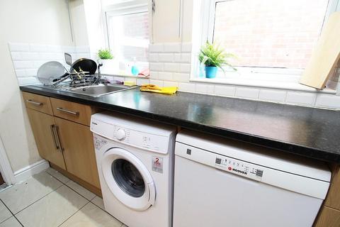 6 bedroom terraced house to rent, Lodge Road, Southampton