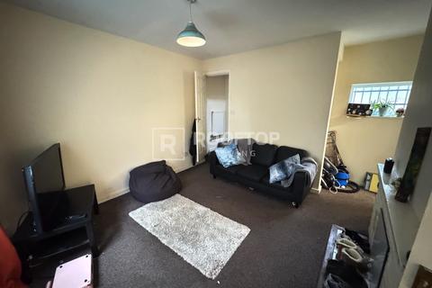 2 bedroom house to rent, Moorland Avenue, Leeds LS6