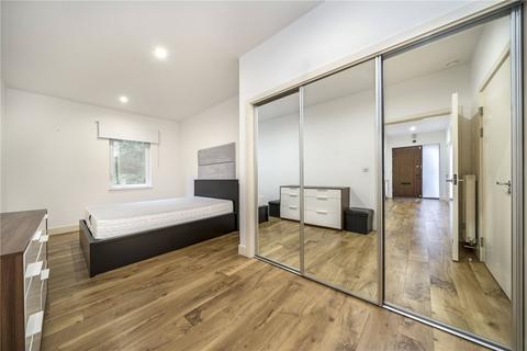3 bedroom apartment for sale, Conningham Court, Dowding Drive, Kidbrooke, SE9