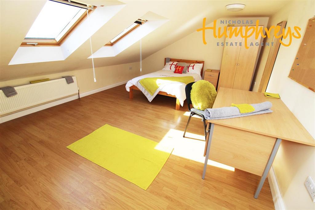 Bedroom 3 Atic.jpg