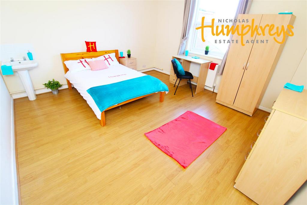 Bedroom 4.jpg
