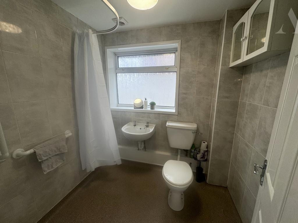 68 Romford close shower room