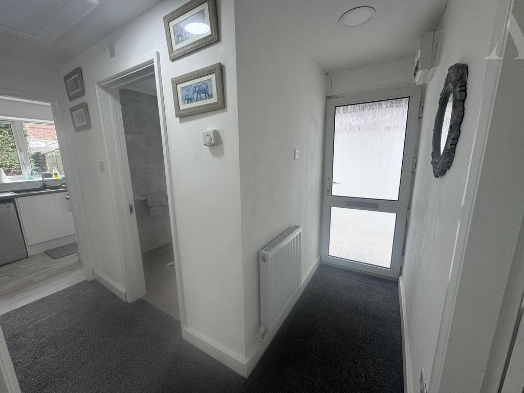 68 Romford close hallway xx 2