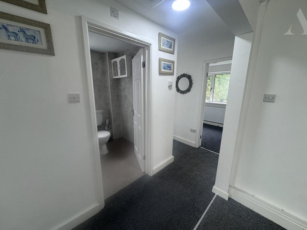 68 Romford close hallway