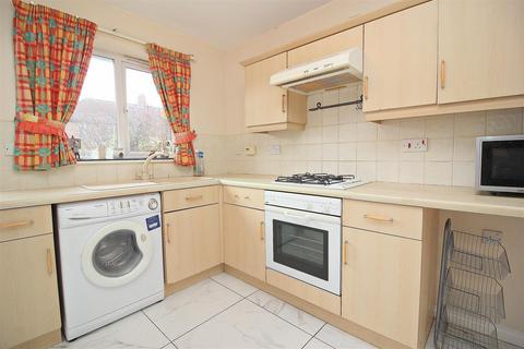 3 bedroom semi-detached house to rent, Habgood Drive, Gilesgate, Durham