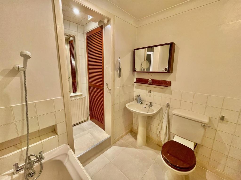 Shower room.jpg
