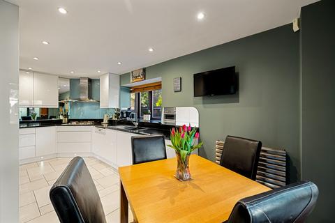 2 Badgers Bridge, Etchinghill, Folkestone, CT18 8NR
