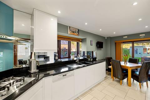 2 Badgers Bridge, Etchinghill, Folkestone, CT18 8NR