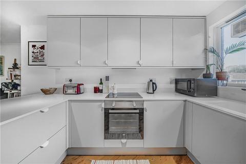 33 Bath Close, London, SE15 2JP