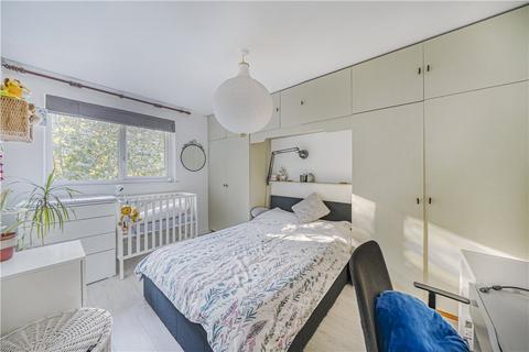 33 Bath Close, London, SE15 2JP