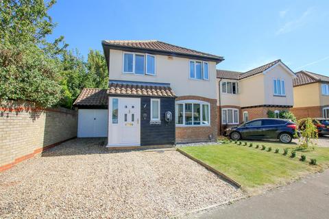 3 bedroom detached house for sale, Bayfield Drive, Cambridge CB25