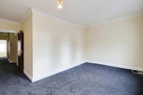 3 bedroom apartment to rent, Clayton Road, Hayes UB3