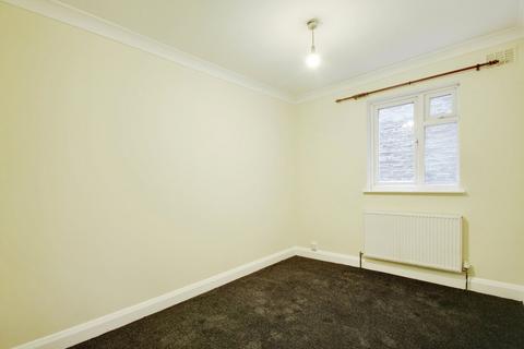 3 bedroom apartment to rent, Clayton Road, Hayes UB3