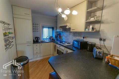 1 bedroom flat for sale, 36-38 St. Annes Road East, Lytham St. Annes, Lancashire, FY8 1UR