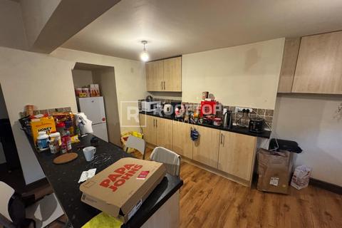 2 bedroom house to rent, Moorland Avenue, Leeds LS6