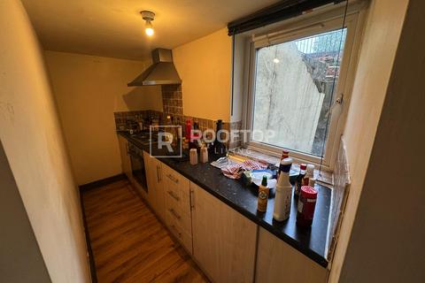 2 bedroom house to rent, Moorland Avenue, Leeds LS6