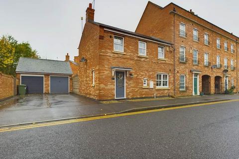 3 bedroom semi-detached house for sale, Pine Street, Aylesbury HP19