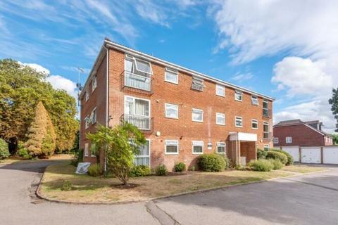 3 bedroom flat to rent, Manville Court, Shalford GU4