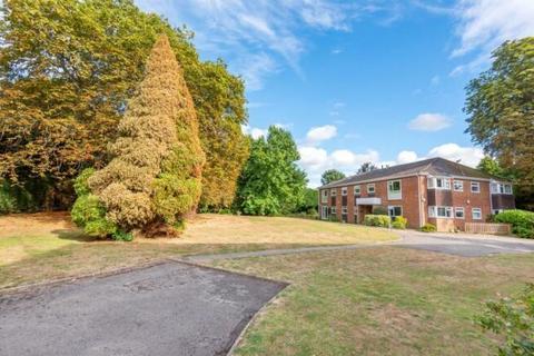 3 bedroom flat to rent, Manville Court, Shalford GU4