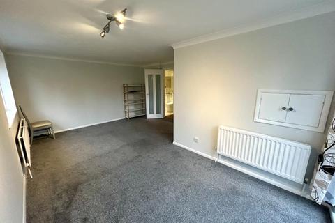 3 bedroom flat to rent, Manville Court, Shalford GU4