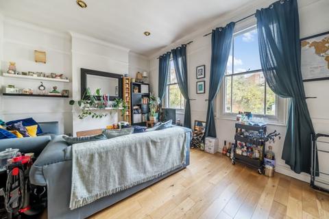 2 bedroom apartment to rent, Benson Road London SE23