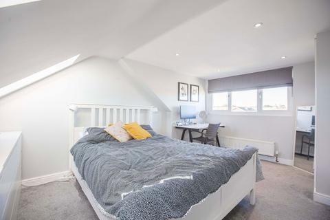 21 Bramble Road, Leigh-on-sea, SS9 5HA