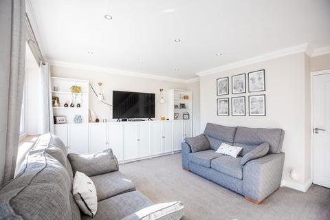 21 Bramble Road, Leigh-on-sea, SS9 5HA