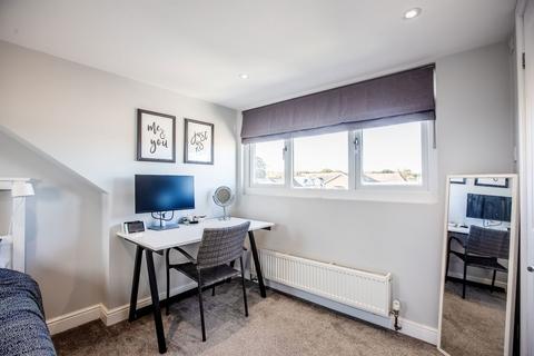21 Bramble Road, Leigh-on-sea, SS9 5HA