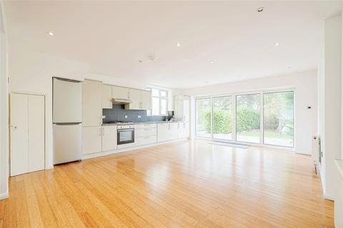 4 bedroom end of terrace house for sale, Sandycroft, London, SE2