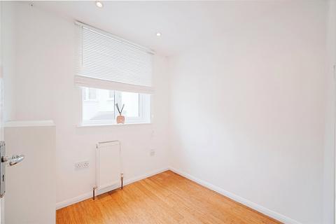 7 Sandycroft, London, SE2 0XY