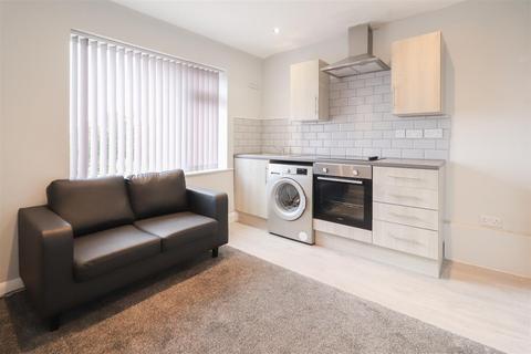 2 bedroom apartment to rent, The Martyrs Close, Coventry CV3