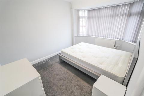 2 bedroom apartment to rent, The Martyrs Close, Coventry CV3