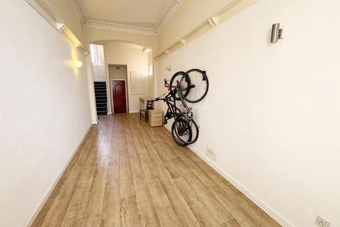 30 Cathkinview Road, Glasgow, G42 9EL
