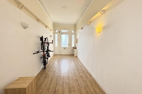 30 Cathkinview Road, Glasgow, G42 9EL