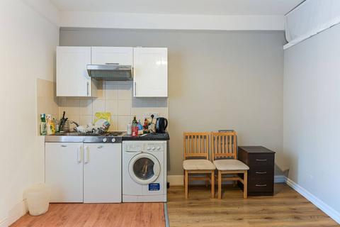 Studio to rent, Cromwell Road, Kensington, London, SW5