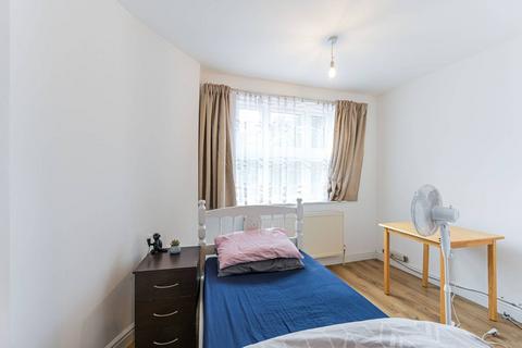 Studio to rent, Cromwell Road, Kensington, London, SW5