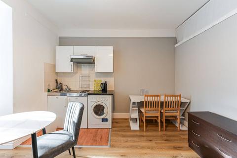 Studio to rent, Cromwell Road, Kensington, London, SW5