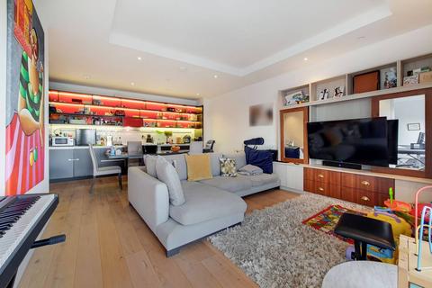 3 bedroom flat for sale, Botanic Square, Canning Town, London, E14