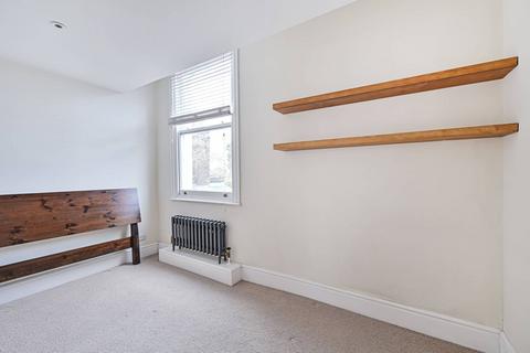 2 bedroom maisonette to rent, Graham Road, Hackney, London, E8