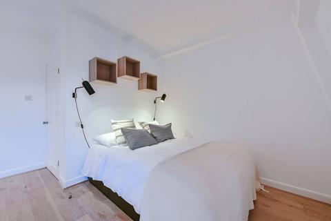 Studio for sale, Queen Court, Bloomsbury, London, WC1N