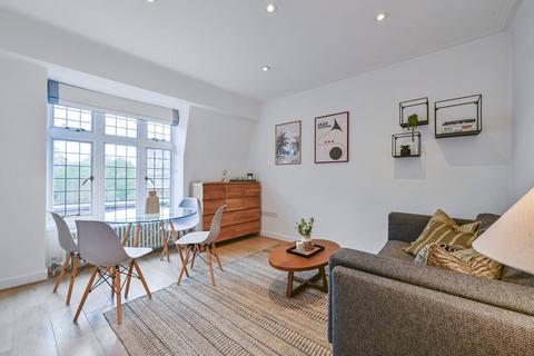 Studio for sale, Queen Court, Bloomsbury, London, WC1N