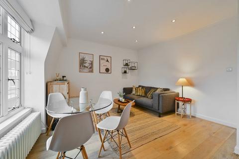 Studio for sale, Queen Court, Bloomsbury, London, WC1N