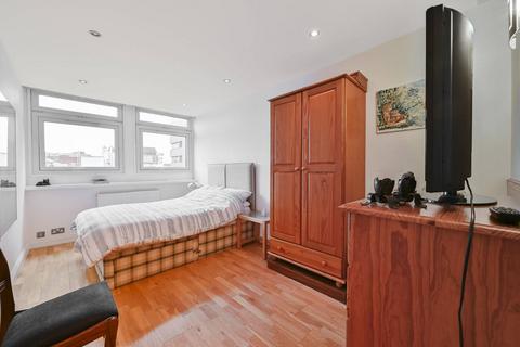 1 bedroom flat for sale, Berwick Street, Soho, London, W1F