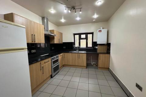 2 bedroom flat to rent, Ripple Road, Barking,