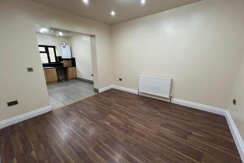 2 bedroom flat to rent, Ripple Road, Barking,