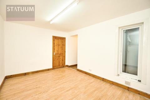 3 bedroom flat to rent, Leslie Road, Leyton, Stratford, London, E11