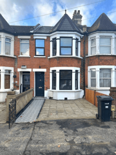 3 bedroom terraced house to rent, Walpole Road, London, E18