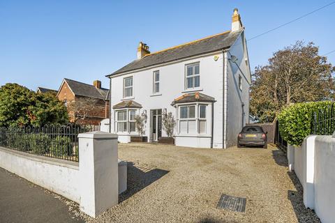 4 bedroom detached house for sale, East Street, Selsey, PO20