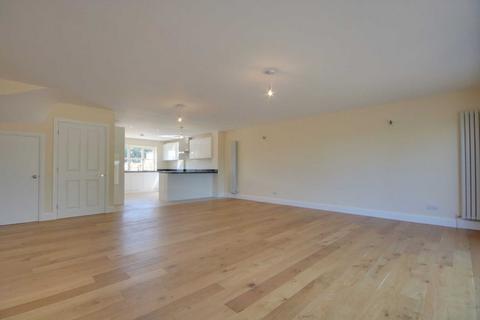 3 bedroom detached house to rent, High Ridge Road, Bovingdon