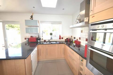 4 bedroom semi-detached house to rent, Shakespeare Road, CO3